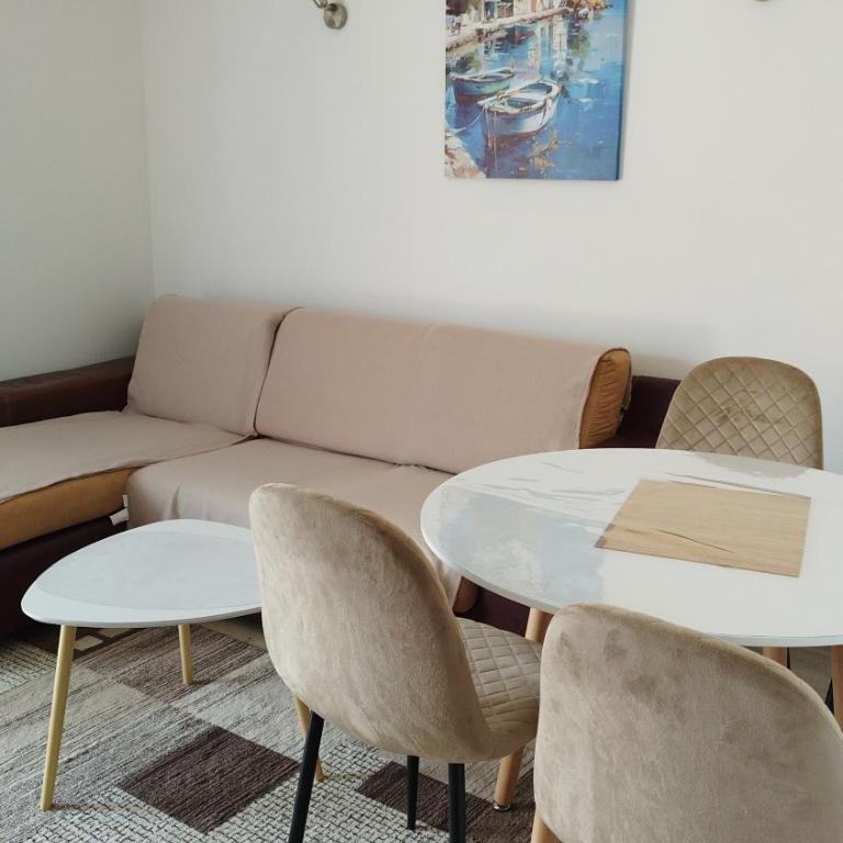 Vaske - Two-Bedroom Apartment with Balcony - 16