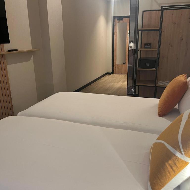 voco Bilbao - City by IHG - Standard Twin Room - 5