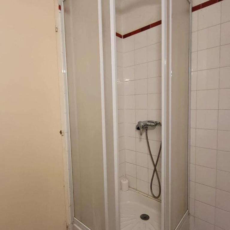 Residence Adele - Chambres en toute autonomie - Chambre Double avec Salle de Bains Privative - 6