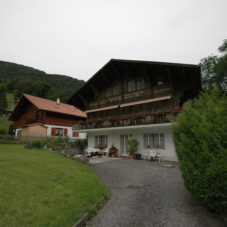 Chalet in Wilderswil with Jungfrau Views - Ferienhaus mit 2 Schlafzimmern - 14