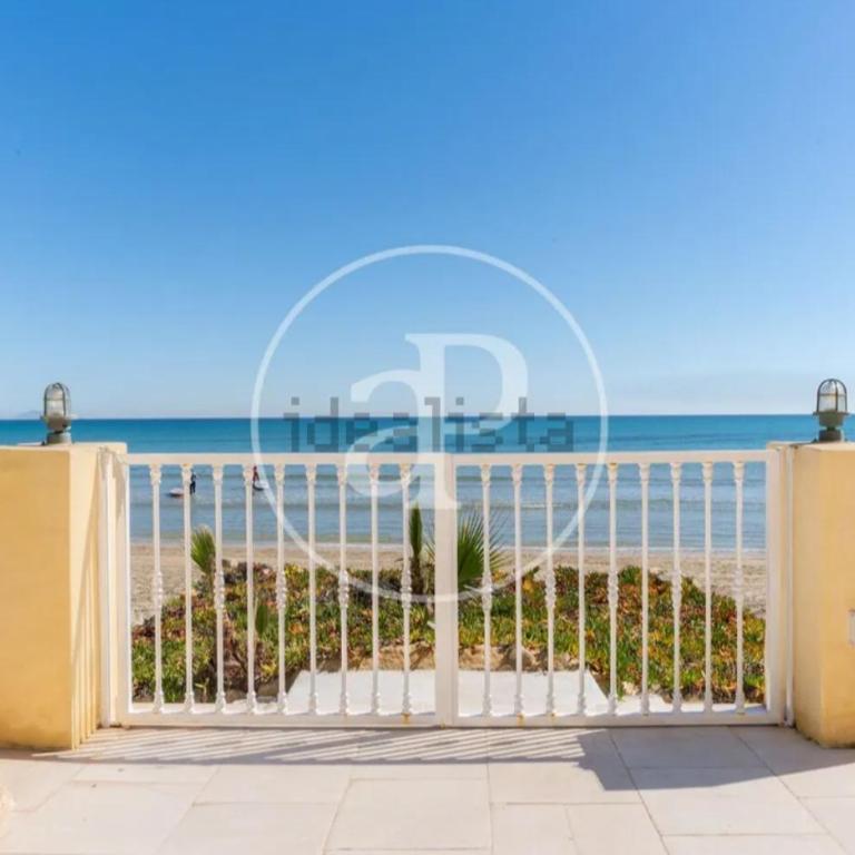 Excepcional Apartamento AMANECER al borde de playa y mar, en CHALET ROQUETES - One-Bedroom Apartment - 30