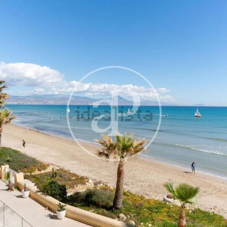 Excepcional Apartamento AMANECER al borde de playa y mar, en CHALET ROQUETES - One-Bedroom Apartment - 57
