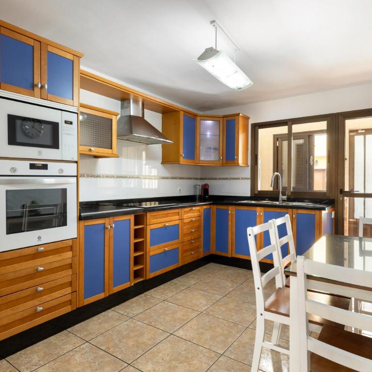 Lucas House - Central & Charming - Maison 3 Chambres - 1