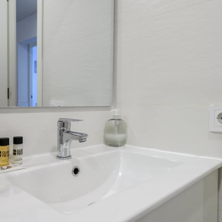 GuestReady - Warm and restful home in Madrid - Two-Bedroom Apartment - 14