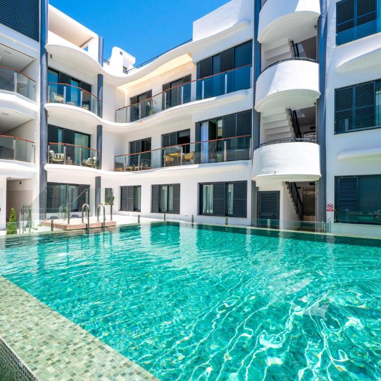 NEW stylish beachside 2BR with pool and garage - Apartamento de 2 dormitorios - 2