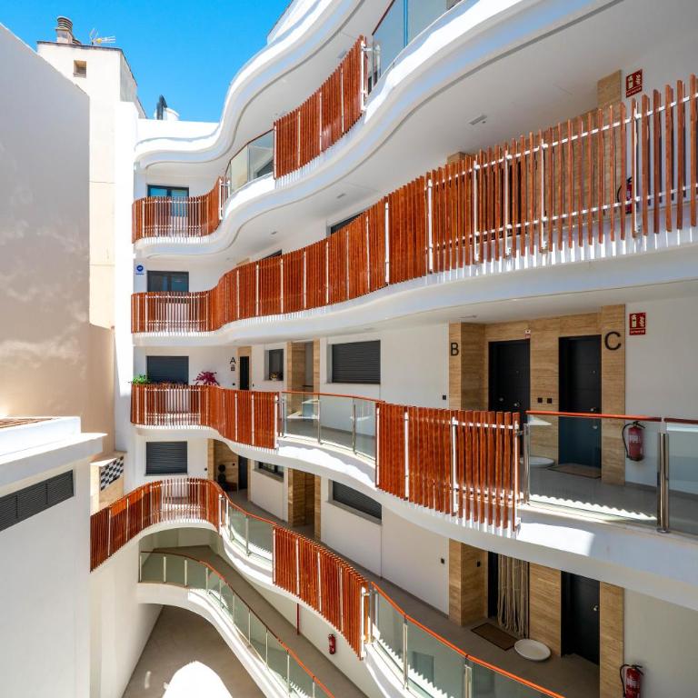 NEW stylish beachside 2BR with pool and garage - Apartamento de 2 dormitorios - 36