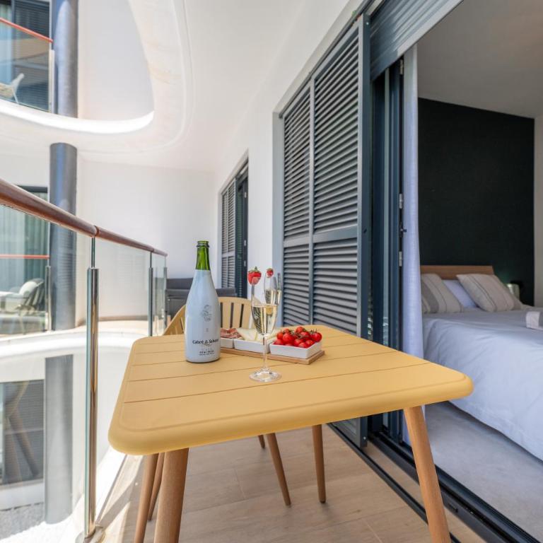 NEW stylish beachside 2BR with pool and garage - Apartamento de 2 dormitorios - 30