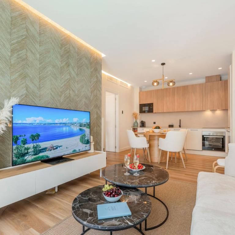 NEW stylish beachside 2BR with pool and garage - Apartamento de 2 dormitorios - 4