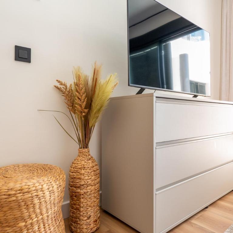 NEW stylish beachside 2BR with pool and garage - Apartamento de 2 dormitorios - 33