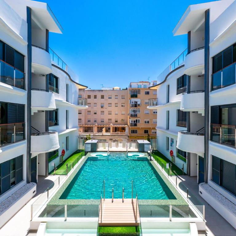 NEW stylish beachside 2BR with pool and garage - Apartamento de 2 dormitorios - 7