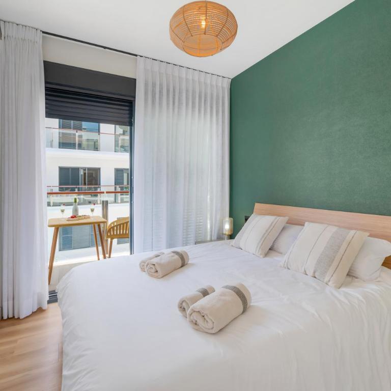 NEW stylish beachside 2BR with pool and garage - Apartamento de 2 dormitorios - 24