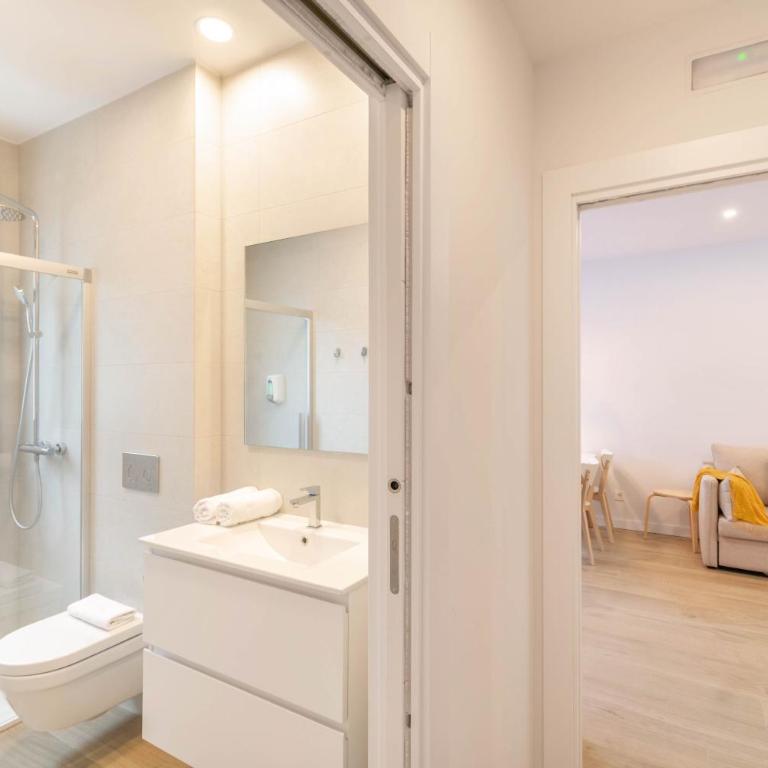 Gran apartamento tipo loft a 15 minutos del centro - Two-Bedroom Apartment - 6