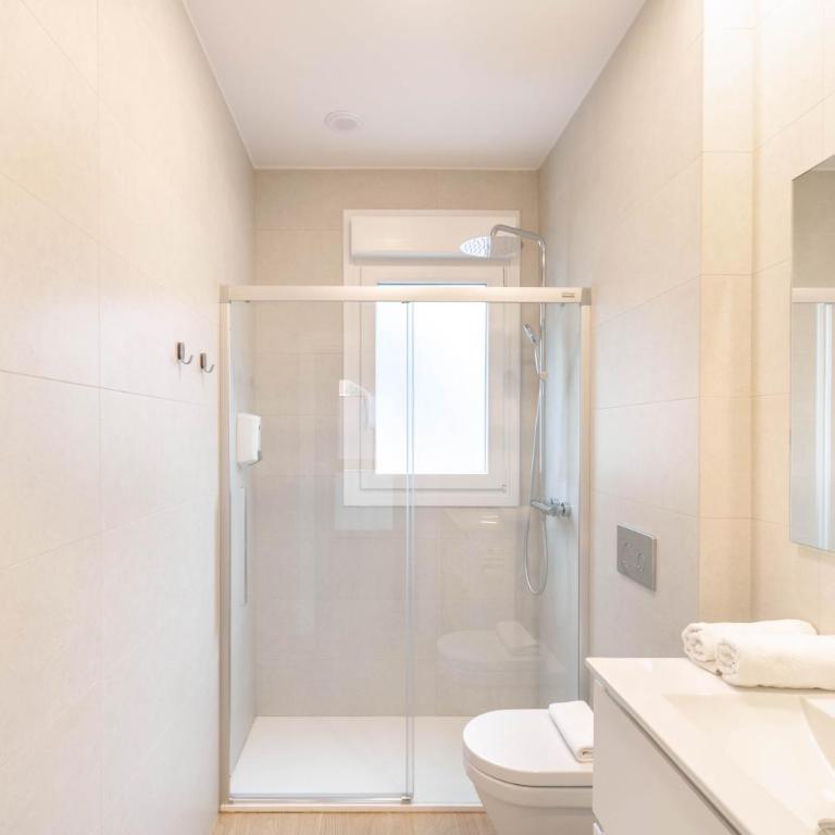 Gran apartamento tipo loft a 15 minutos del centro - Two-Bedroom Apartment - 28