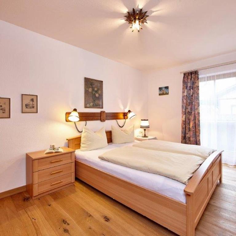 Herzstücke Ferienwohnungen - Apartment mit 1 Schlafzimmer, Balkon und Bergblick - 6