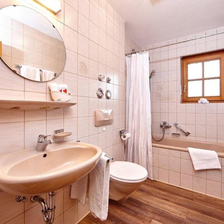Herzstücke Ferienwohnungen - Apartment mit 1 Schlafzimmer, Balkon und Bergblick - 5