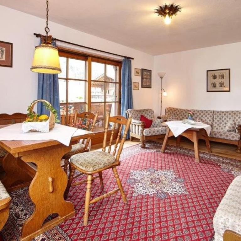 Herzstücke Ferienwohnungen - Apartment mit 1 Schlafzimmer, Balkon und Bergblick - 4