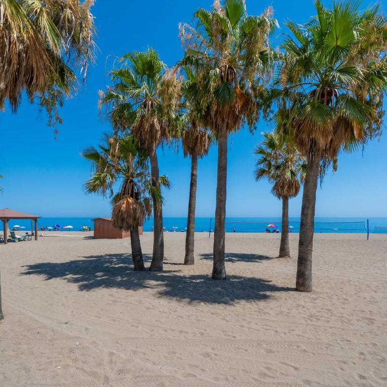 NEW stylish beachside 2BR with pool and garage - Apartamento de 2 dormitorios - 39