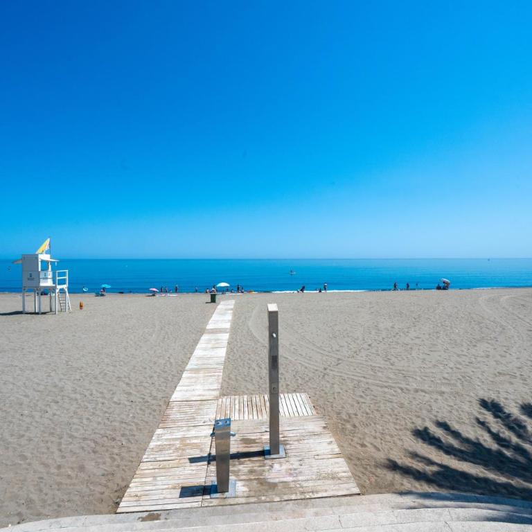 NEW stylish beachside 2BR with pool and garage - Apartamento de 2 dormitorios - 41