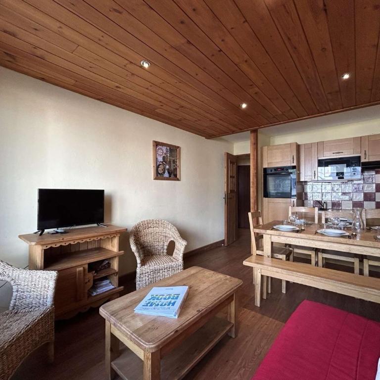 Appartement 6 pers. à Montgenèvre avec Parking - FR-1-330D-143 - Apartment - 1