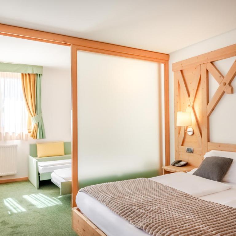 Hotel Alpine Mugon - Vierbettzimmer mit Zugang zum Spa - 1