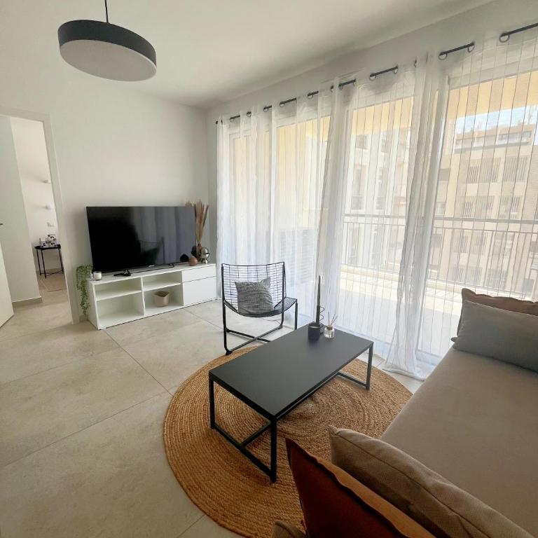 Magnifique appartement au dessus des halles de Hyeres, coeur de ville - Apartment mit 1 Schlafzimmer - 4