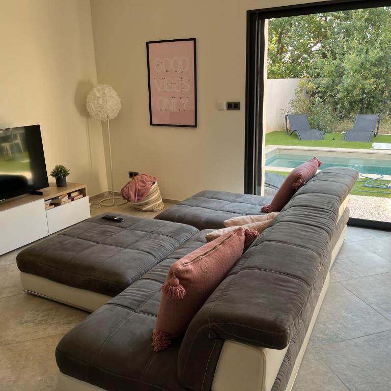 Belle villa avec piscine dans un quartier calme - Villa 2 Chambres - 1