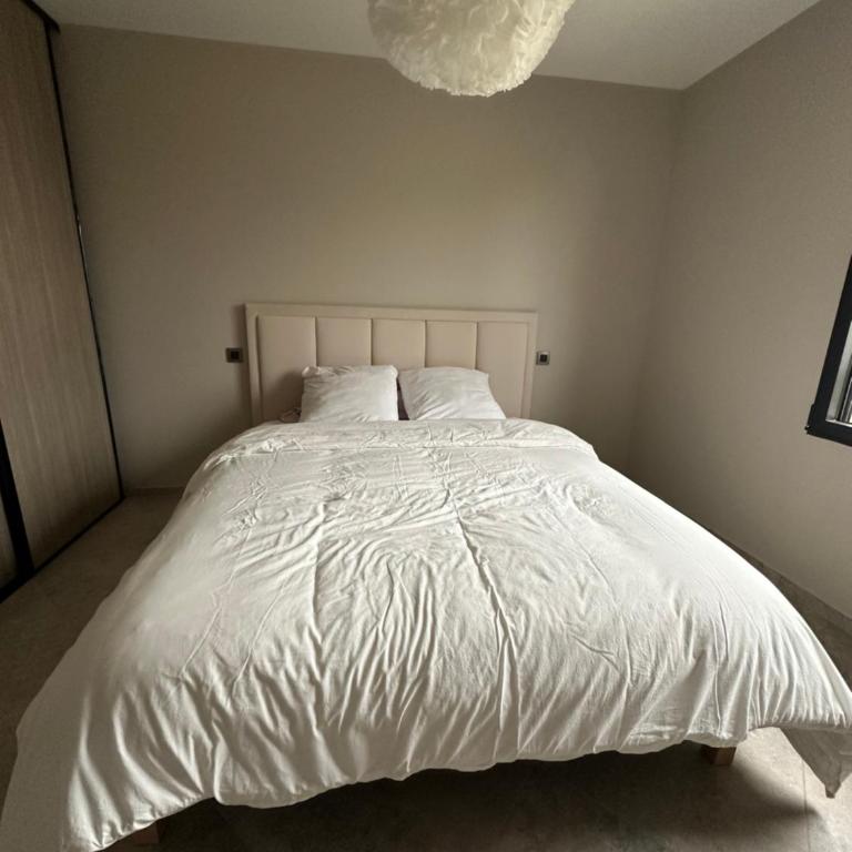 Belle villa avec piscine dans un quartier calme - Villa 2 Chambres - 3