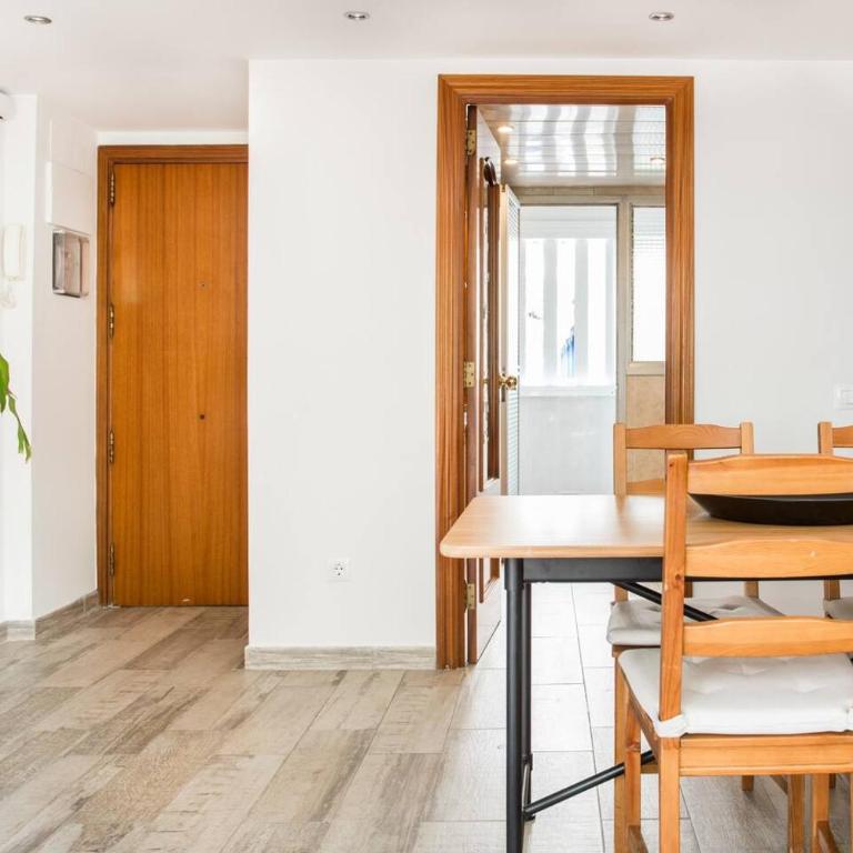 Charming Apartment With Vibrant Accents - Apartamento - 29