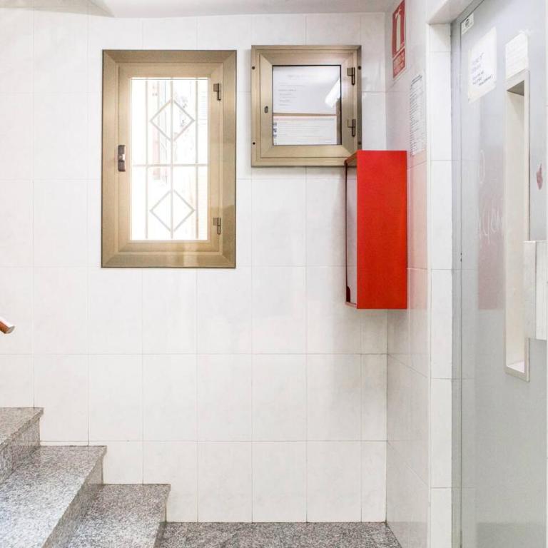 Charming Apartment With Vibrant Accents - Apartamento - 42