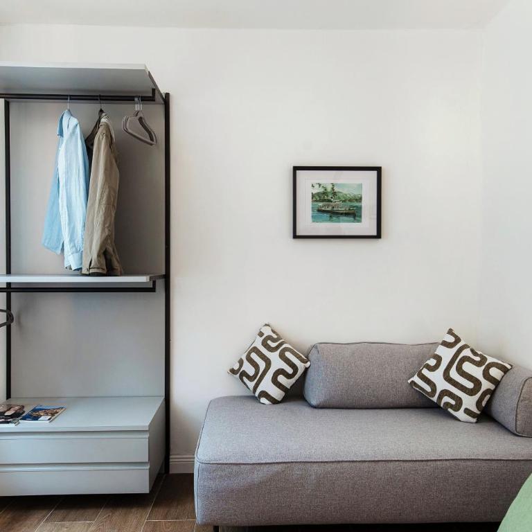 Casa Batèl Suites & Apartments - Ferry, Free Parking, Market & Lake Side - Studio - 8