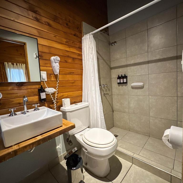 Pioneros Suites by Grupo Tierra Gaucha - Habitación Familiar con baño privado - 3