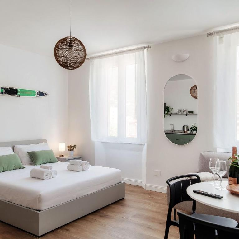 Casa Batèl Suites & Apartments - Ferry, Free Parking, Market & Lake Side - Deluxe Studio - 3