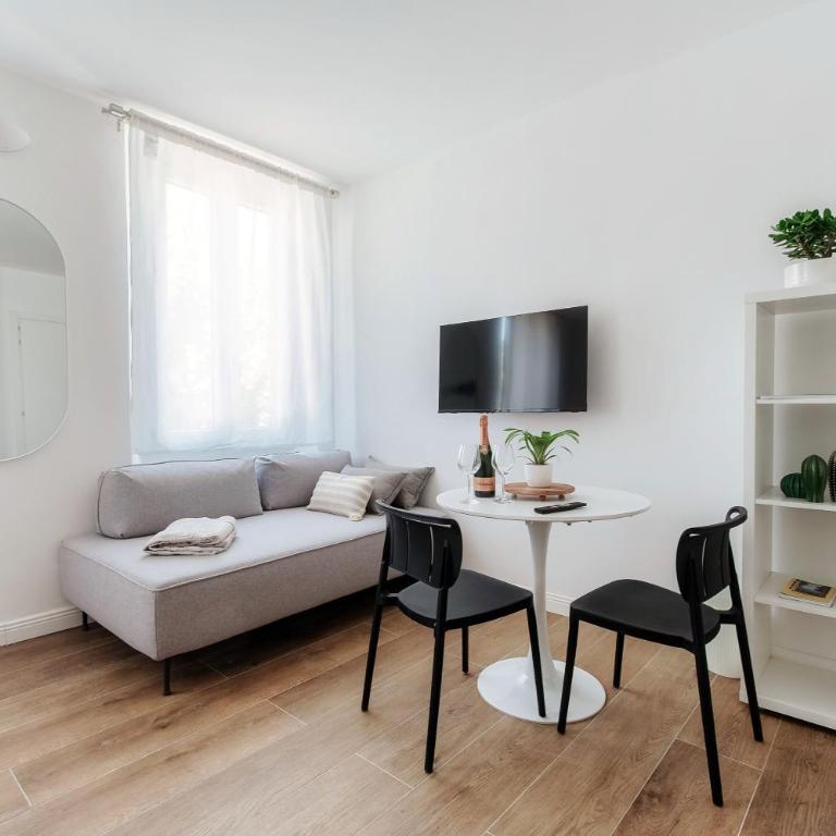 Casa Batèl Suites & Apartments - Ferry, Free Parking, Market & Lake Side - Deluxe Studio - 25