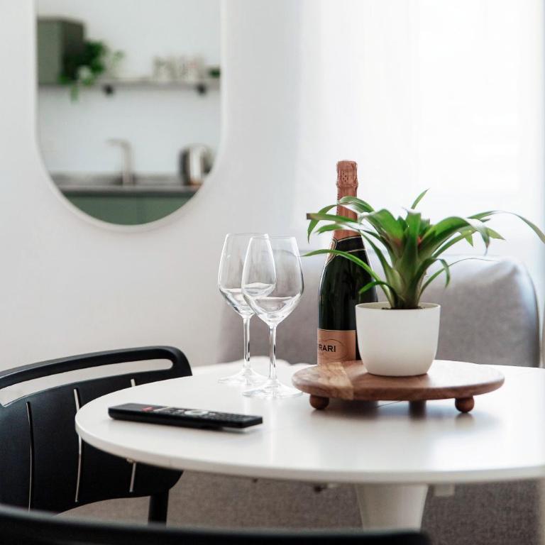 Casa Batèl Suites & Apartments - Ferry, Free Parking, Market & Lake Side - Deluxe Studio - 17