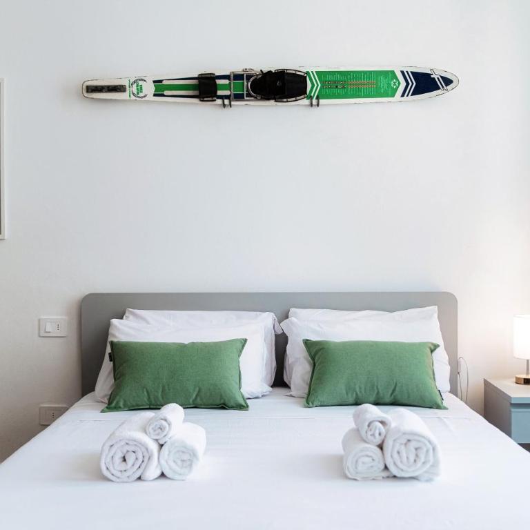 Casa Batèl Suites & Apartments - Ferry, Free Parking, Market & Lake Side - Deluxe Studio - 24