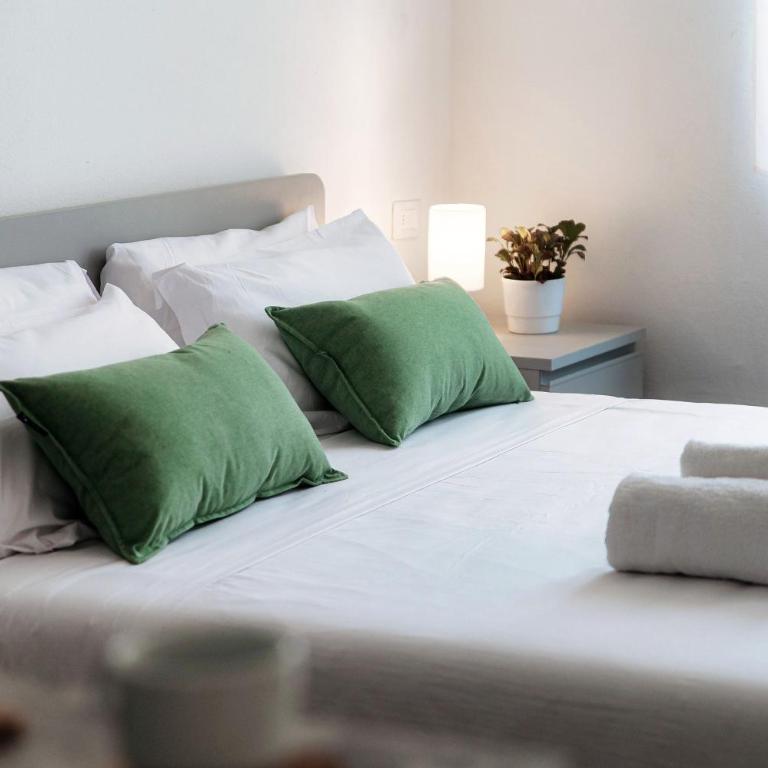 Casa Batèl Suites & Apartments - Ferry, Free Parking, Market & Lake Side - Deluxe Studio - 18