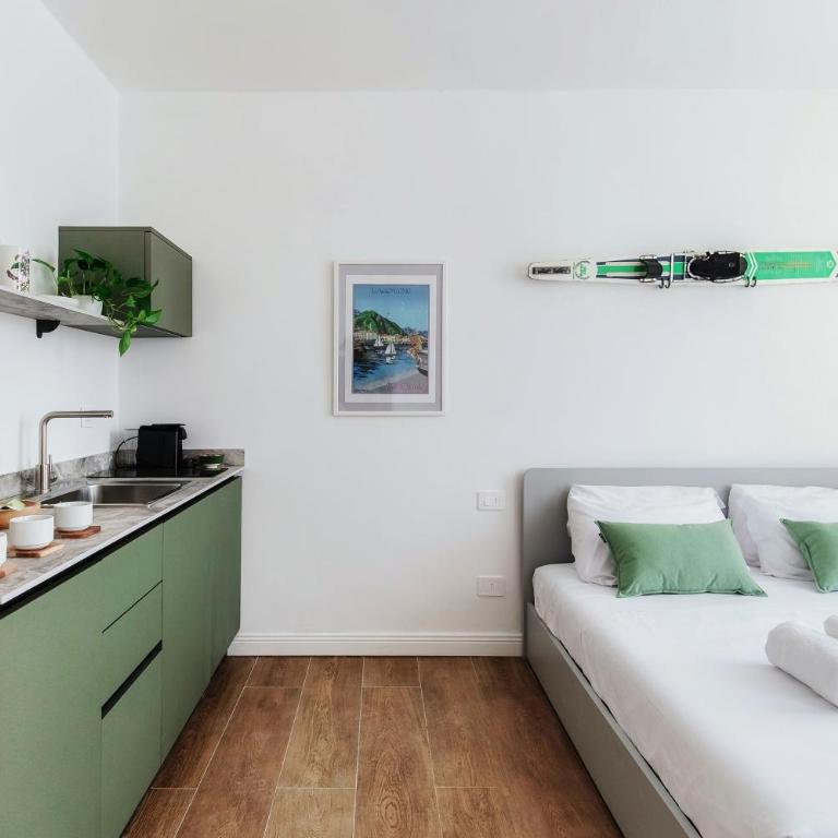 Casa Batèl Suites & Apartments - Ferry, Free Parking, Market & Lake Side - Deluxe Studio - 14