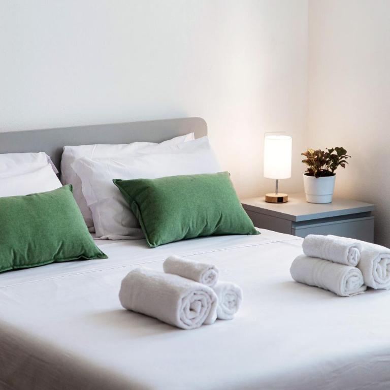 Casa Batèl Suites & Apartments - Ferry, Free Parking, Market & Lake Side - Deluxe Studio - 15