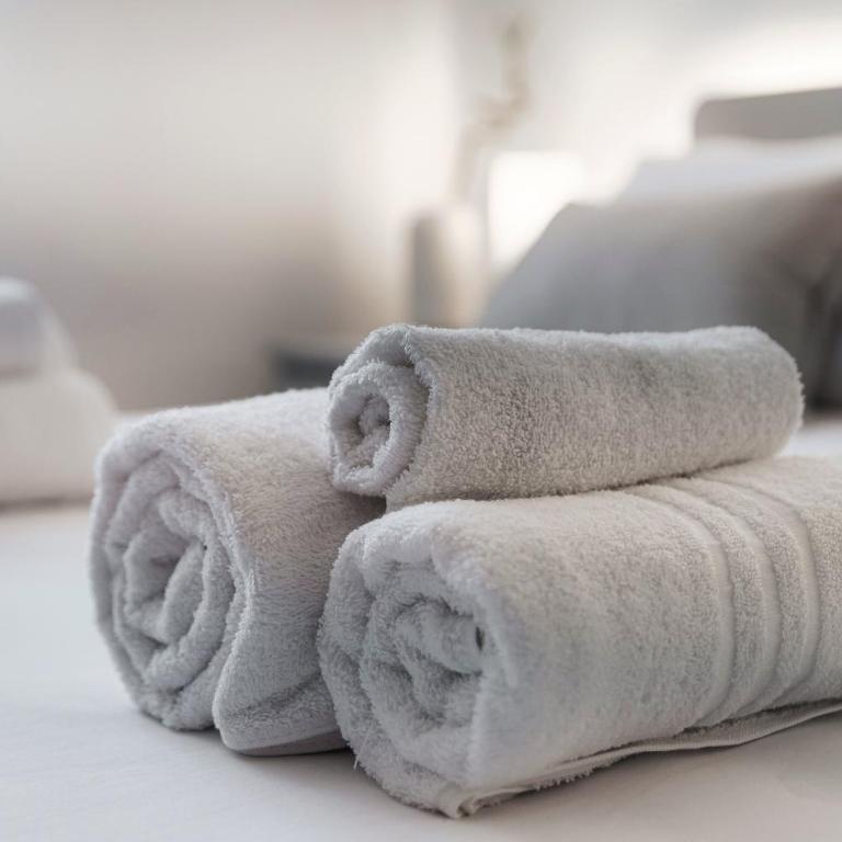 Casa Batèl Suites & Apartments - Ferry, Free Parking, Market & Lake Side - Deluxe Double Room - 10