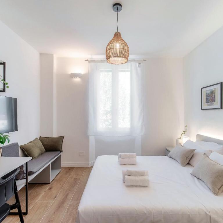 Casa Batèl Suites & Apartments - Ferry, Free Parking, Market & Lake Side - Deluxe Double Room - 27