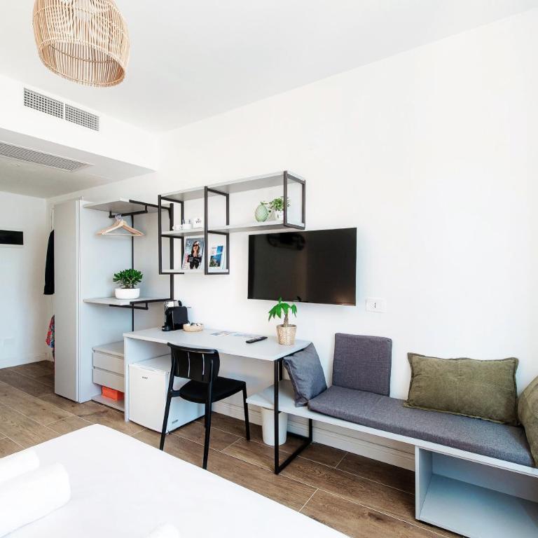 Casa Batèl Suites & Apartments - Ferry, Free Parking, Market & Lake Side - Deluxe Double Room - 35