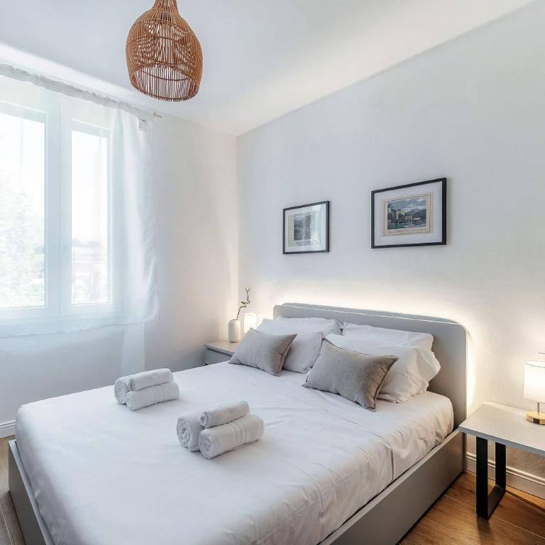 Casa Batèl Suites & Apartments - Ferry, Free Parking, Market & Lake Side - Deluxe Double Room - 23