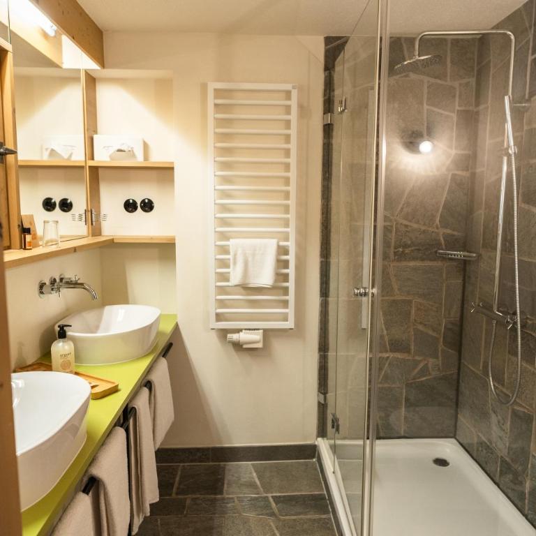 Hotel Oberstdorf - Dreibettzimmer mit Bergblick und Balkon - 10