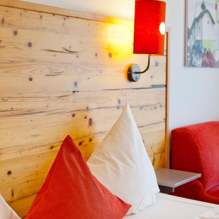 Hotel Oberstdorf - Doppelzimmer mit Bergblick und Balkon - 5