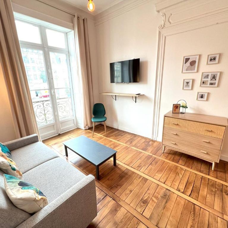 LAMENNAIS DROITE - Appartement Rennes 6P - Appartement 2 Chambres - 8