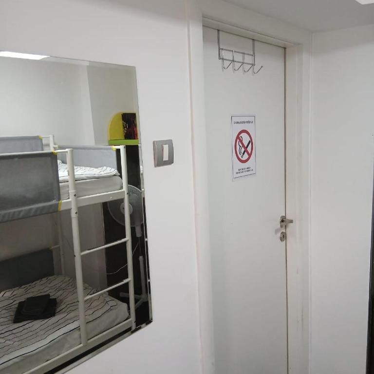 Smart hostel - Niskobudžetna Dvokrevetna Soba sa Bračnim Krevetom/Zasebnim Krevetima - 2
