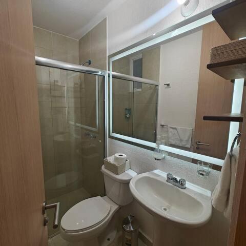 Amplio departamento en PB con patio y alberca - Two-Bedroom Apartment - 8