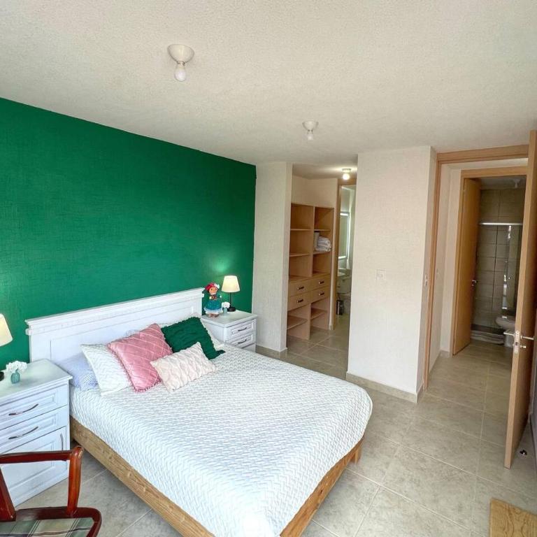 Amplio departamento en PB con patio y alberca - Two-Bedroom Apartment - 10