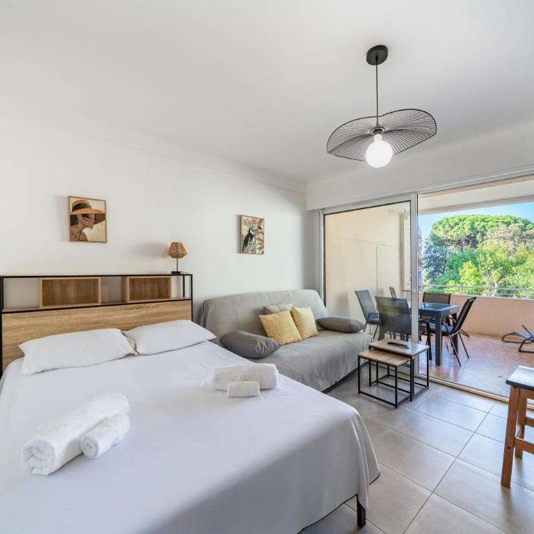 Studio rénové avec grande terrasse - Climatisation - Aperçu mer - Appartement avec Terrasse - 1