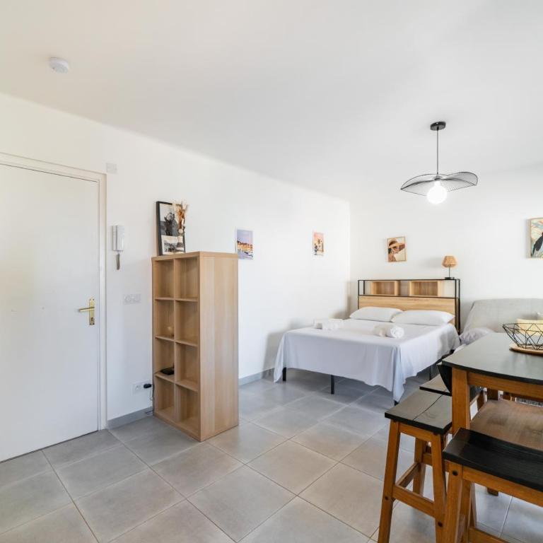 Studio rénové avec grande terrasse - Climatisation - Aperçu mer - Appartement avec Terrasse - 9